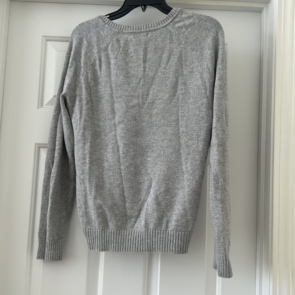 Cute sweater 🤍 - Picture 5 of 6